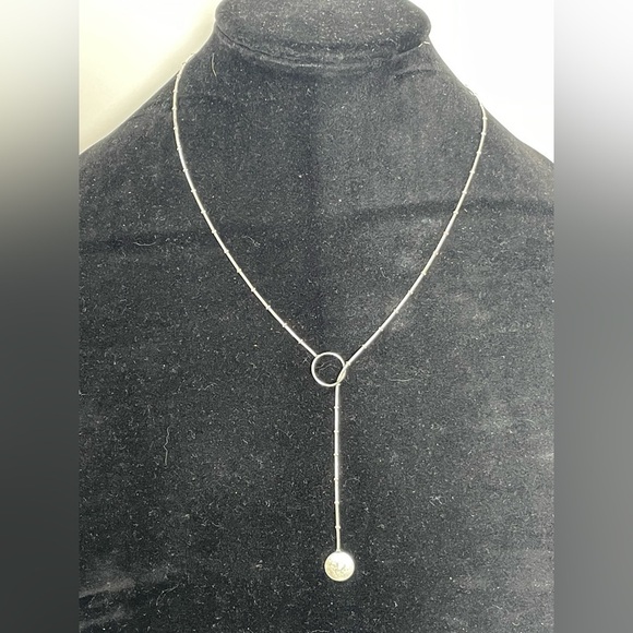 Chic Circle Silver Tone Lariat Necklace with Round Dangle - Picture 5 of 9